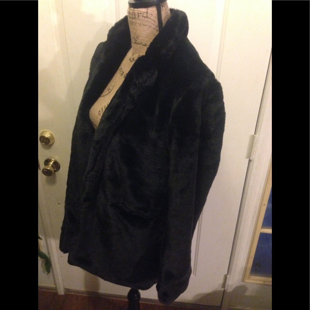 NWOT 🥳HP🥳 11/31 Elegant Black Faux Fur Jacket!!! - Picture 3 of 5